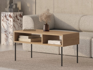 Couchtisch aus Holz im Industriestil
