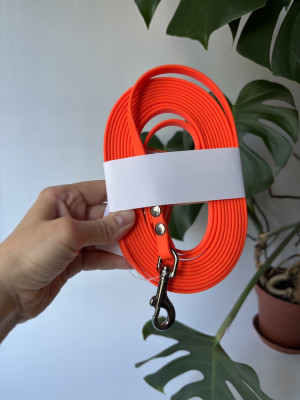 Linka dla psa Biothane Neon Orange 4 m, 13 mm karabinek sprężynowy średni chromowany, z rączką