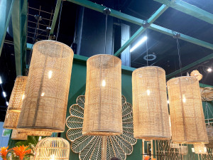 Lampa suspendata din ratan, natural, diametru 30 cm, inaltime 60 cm