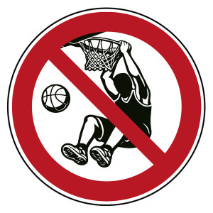 Verbotszeichen An den Basketballkorb hängen verboten