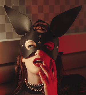 The Sinners Masque Oreilles Lapin Noir & Gold Noir