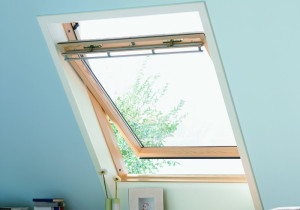 Velux GGL Integra Holz-Dachfenster | Schwingfenster Elektrofenster | Klar lackiert | Energie Plus - Verglasung | 134x140 cm - UK08