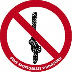 Warnschild bei Klettertaue