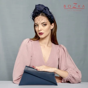 Granatowa torebka na wesele.