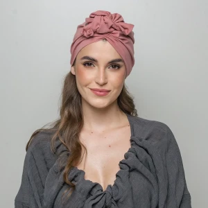 Turban damski z kokardą pudrowy róż.