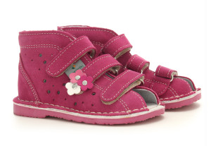Buty profilaktyczne Danielki T125 fuksja