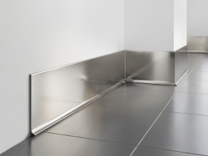 Aluminiowa listwa podłogowa anodowana szczotkowana LP100 poler Platyna EC43S Creativa