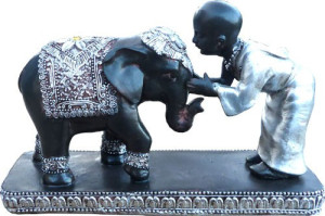 Moine avec éléphant