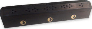 Porte encens grande boite noire motifs ying yang en laiton