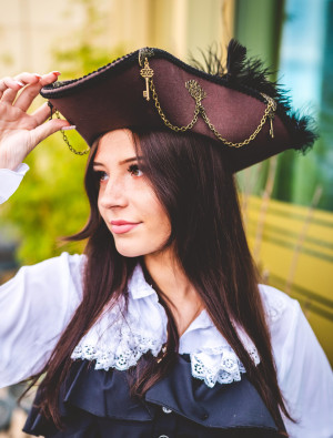 Dreispitz Steampunk mit Federn braun 59