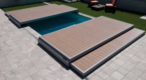 Terrasse mobile piscine DECKWELL : bassin de 600 x 300 cm