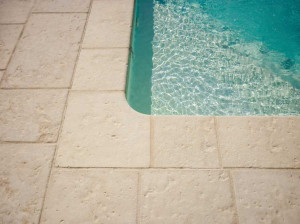 Margelle piscine plate MUSSIE : bassin de 9.00 x 4.00 m