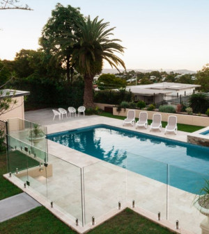 Aquazen Cloture piscine NAXOS : Module de 1.00 m + 2 pinces + 2 caches