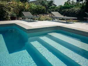 Margelle piscine SILA : bassin de 10.00 x 5.00 m