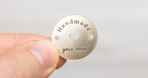 Labels métalliques pour DIY et handmade en acier gravé laser 25 pièces personnalisables