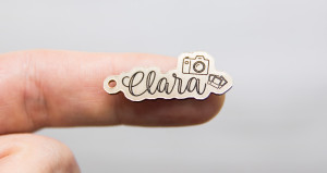 pendentif prénom avec découpe du contour en or