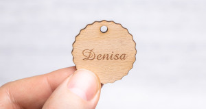 10 pendentifs en bois de hêtre avec bord ondulé | gravés au laser | Corinera