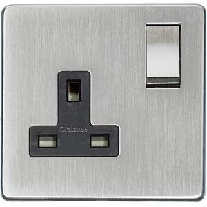 1G 15A Switched Skt Satin Chrome Y33.2984.SCBK
