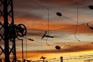 Bild auf Fensterfolie - Sonnenaufgang Über Einer Bahnstrecke oder m...
