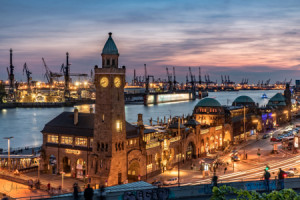 Motiv als Fensterfolie - Hamburg Citylights oder mit Eigenem Foto
