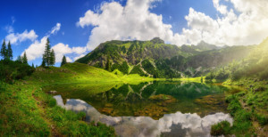 Wunschmotiv als Fensterfolie - Wundervolles Panorama Eines Bergsees...