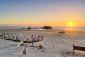 Motiv auf Fensterfolie - Sonnenuntergang In Sankt Peter-Ording oder...