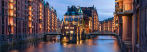 Motiv Fensterfolie - Hamburg Wasserschloss Panorama Am Abend oder m...
