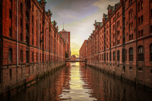 Wunschbild als Glas-Schneidebrett - Speicherstadt oder mit Eigenem ...