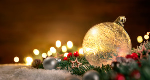 Fotos Glas-Schneidebrett - Transparente Weihnachtskugel In Nahaufna...