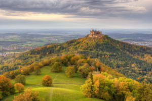 Wunschbild auf Glas-Schneidebrett - Goldener Herbst Bei Der Burg Ho...