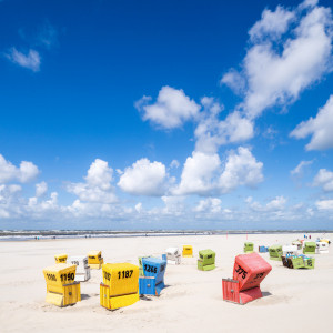 Wunschbild als Glas-Schneidebrett - Bunte Strandkörbe Am Nordseestr...