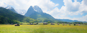 Bild auf Glas-Schneidebrett - Hüttenlandschaft Garmisch - Grainau o...