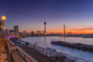 Wunschbild Grußkarte - Düsseldorf Rheinpromenade oder mit Eigenem F...