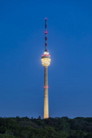 Motiv auf Grußkarte - Fernsehturm In Stuttgart Am Abend oder mit Ei...