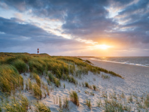 Bild auf Grußkarte - Dramatischer Sonnenuntergang An Der Nordseeküs...