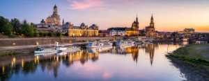 Wunschbild auf Grußkarte - Dresden Skyline Panorama Am Abend oder m...