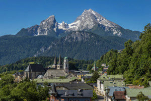 Wunschbild auf Grußkarte - Blick Von Berchtesgaden Auf Den Watzmann...