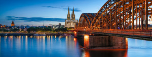 Wunschbild auf Grußkarte - Köln Skyline Panorama Am Abend oder mit ...