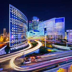 Bild auf Kissen - La Defense Bei Nacht oder mit Eigenem Foto