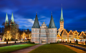 Bilder Kissen - Holstentor In Lubeck oder mit Eigenem Foto