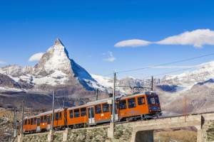 Foto auf Kissen - Gornergratbahn Und Das Matterhorn oder mit Eigene...
