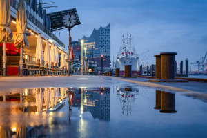 Bild auf Label - Hamburger Hafen Mit Elbphilharmonie oder mit Eigen...