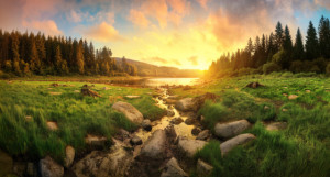 Fotos Labeldruck - Sonnenaufgang Über Einer Malerischen Landschaft ...