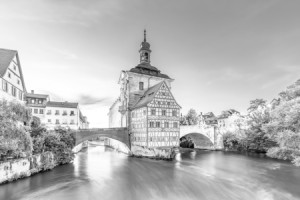 Foto auf Label - Altes Rathaus In Bamberg Am Abend - Monochrom oder...