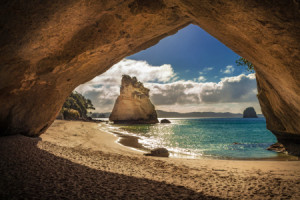 Wunschmotiv auf Leinwanddruck - Die Höhle Am Strand oder mit Eigene...