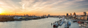 Wunschbild als Leinwand - Große Hafenrundfahrt Hamburg oder mit Eig...