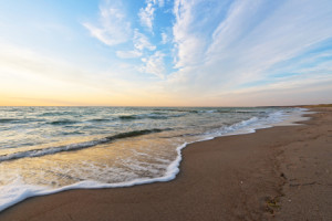 Motiv Leinwanddruck - Ostsee Strand Und Meer Im Morgenlicht oder mi...