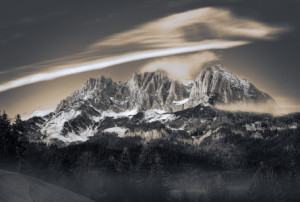 Wunschbild als Leinwanddruck - Wilder Kaiser Im Nebel Schwarz Weiß ...