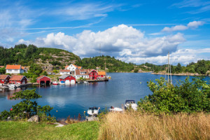 Wunschbild Leinwanddruck - Blick Auf Das Dorf Farestad In Norwegen ...