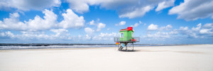 Bild auf Leinwanddruck - Langeoog Westbad Strand Panorama oder mit ...